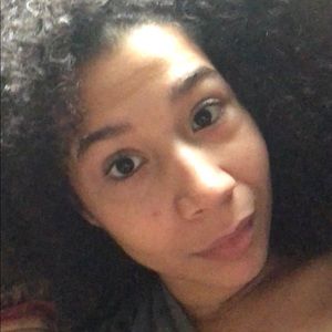 Meet your Posher, Amparo